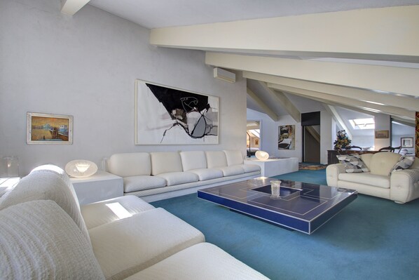 Classic-Apartment, 2 Schlafzimmer | Wohnbereich