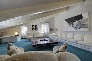 Classic-Apartment, 2 Schlafzimmer | Wohnbereich