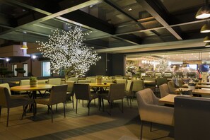 Breakfast, lunch and dinner served  - The Prime Energize Hotel & Spa (Vila Real Santo Antonio)