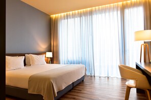Suite Deluxe | Ropa de cama hipoalergénica y minibar 