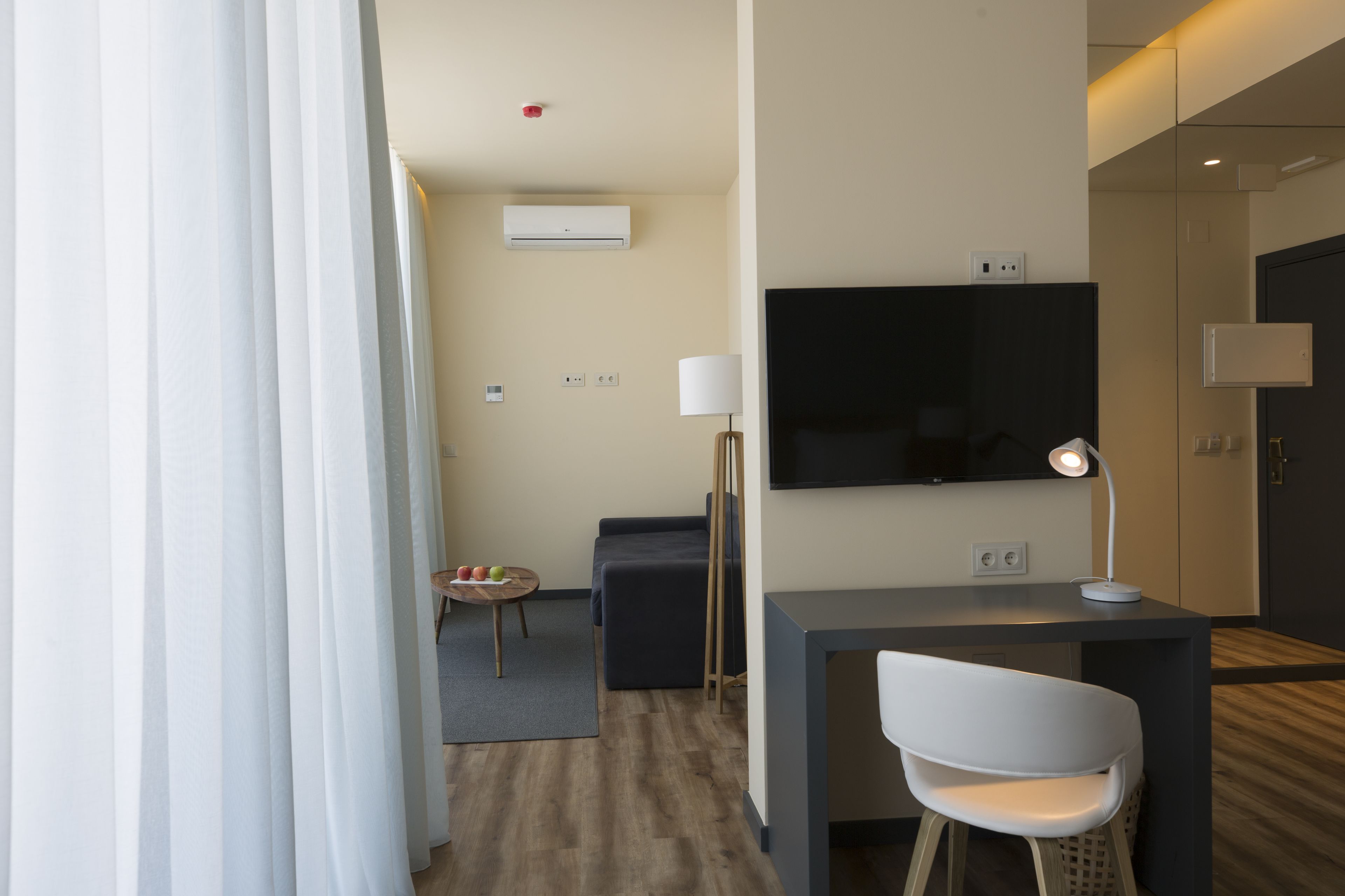 deluxe suite | 1 bedroom, hypo-allergenic bedding, minibar, in-room safe