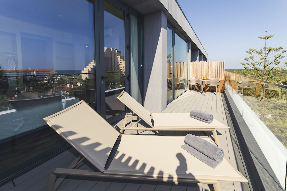 deluxe suite, sea view | 1 bedroom, hypo-allergenic bedding, minibar, in-room safe