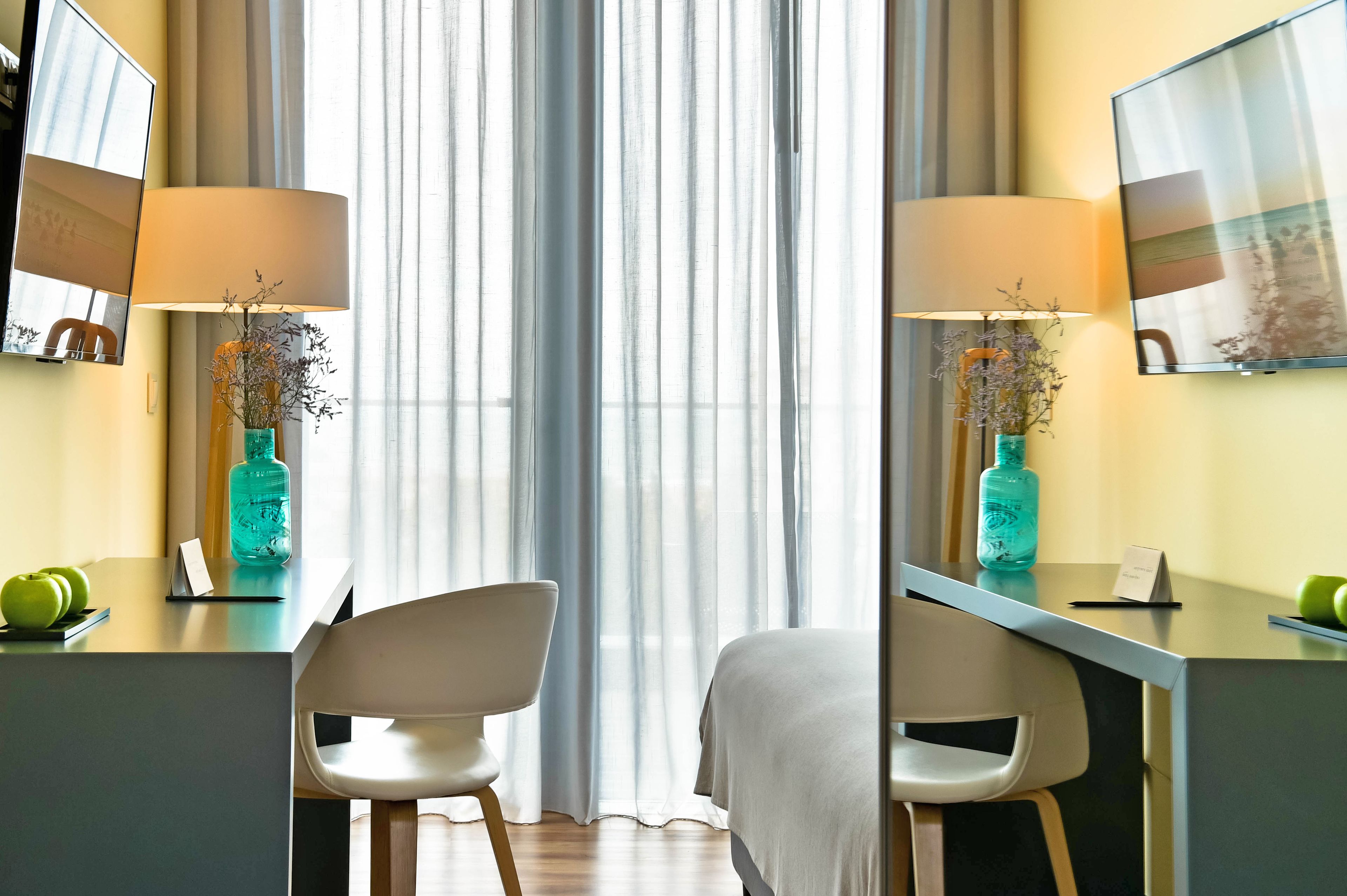 deluxe twin room, sea view | 1 bedroom, hypo-allergenic bedding, minibar, in-room safe