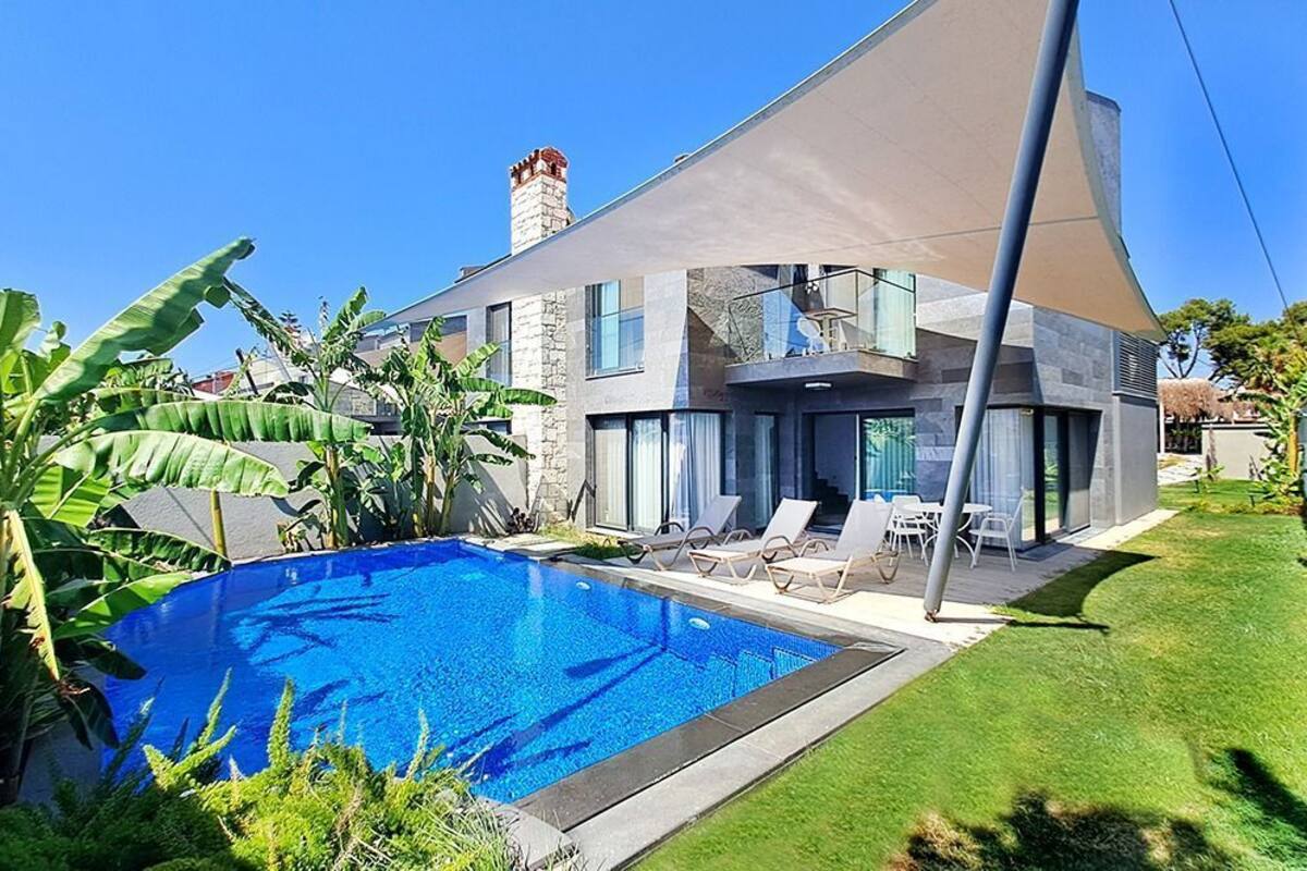 Villa | Kaliteli yatak takımı, minibar, odada kasa, ses yalıtımı 