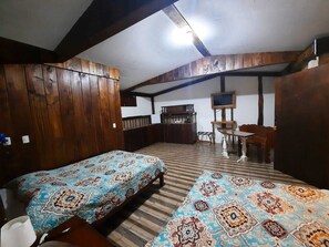 Bureau, rideaux occultants, fer et planche à repasser, Wi-Fi gratuit