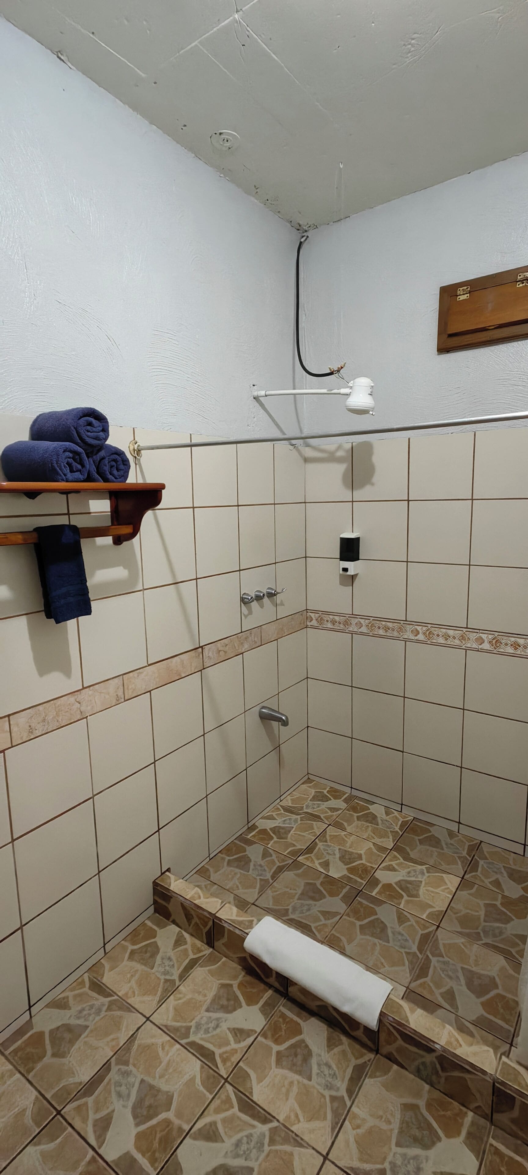 family apartment, 2 bedrooms | bathroom | shower, free toiletries, hair dryer, towels