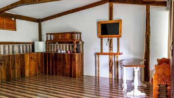 Superior Room | Living area | 32-inch flat-screen TV with cable channels, TV