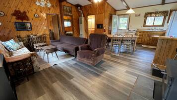 Comfort Cabin, 2 Double Beds, Non Smoking (Grandpa Jim's Cabin) | Living area | Flat-screen TV, fireplace, DVD player