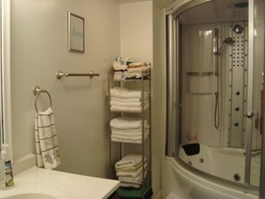 Bathroom - Husky House (Bessemer)