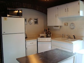 スタンダード シャレー 4 ベッドルーム 禁煙 (Husky House) | 専用キッチン | 大型冷蔵庫、電子レンジ、オーブン、コンロ