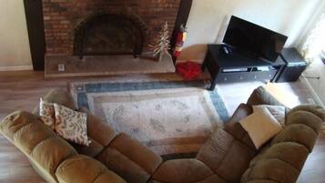 Standard Chalet, 4 Bedrooms, Non Smoking (Husky House) | Living area | 32-inch flat-screen TV with satellite channels, TV, fireplace
