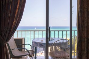 Comfort Studio, 1 Queen Bed | Balcony - Montego Bay Club Beach Resort (Montego Bay)
