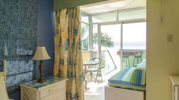 コンフォート スタジオ ベッド (複数台) バリアフリー パーシャル オーシャン ビュー | アイロン / アイロン台、有線インターネットアクセス (無料)、ベッドシーツ