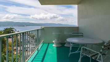 Økonomistudio, flere senger, tilgjengelighetstilpasset, delvis havutsikt | Balkong