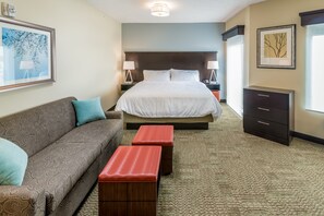 Desk, laptop workspace, blackout curtains, iron/ironing board - Staybridge Suites Saskatoon - University by IHG (Saskatoon)