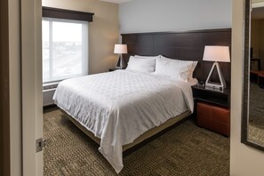 Desk, laptop workspace, blackout curtains, iron/ironing board - Staybridge Suites Saskatoon - University by IHG (Saskatoon)