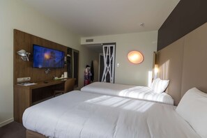 Standard Room, 2 Single Beds | Premium bedding, individually furnished, desk, laptop workspace - Campanile Le Mans Centre - Gare (Le Mans)