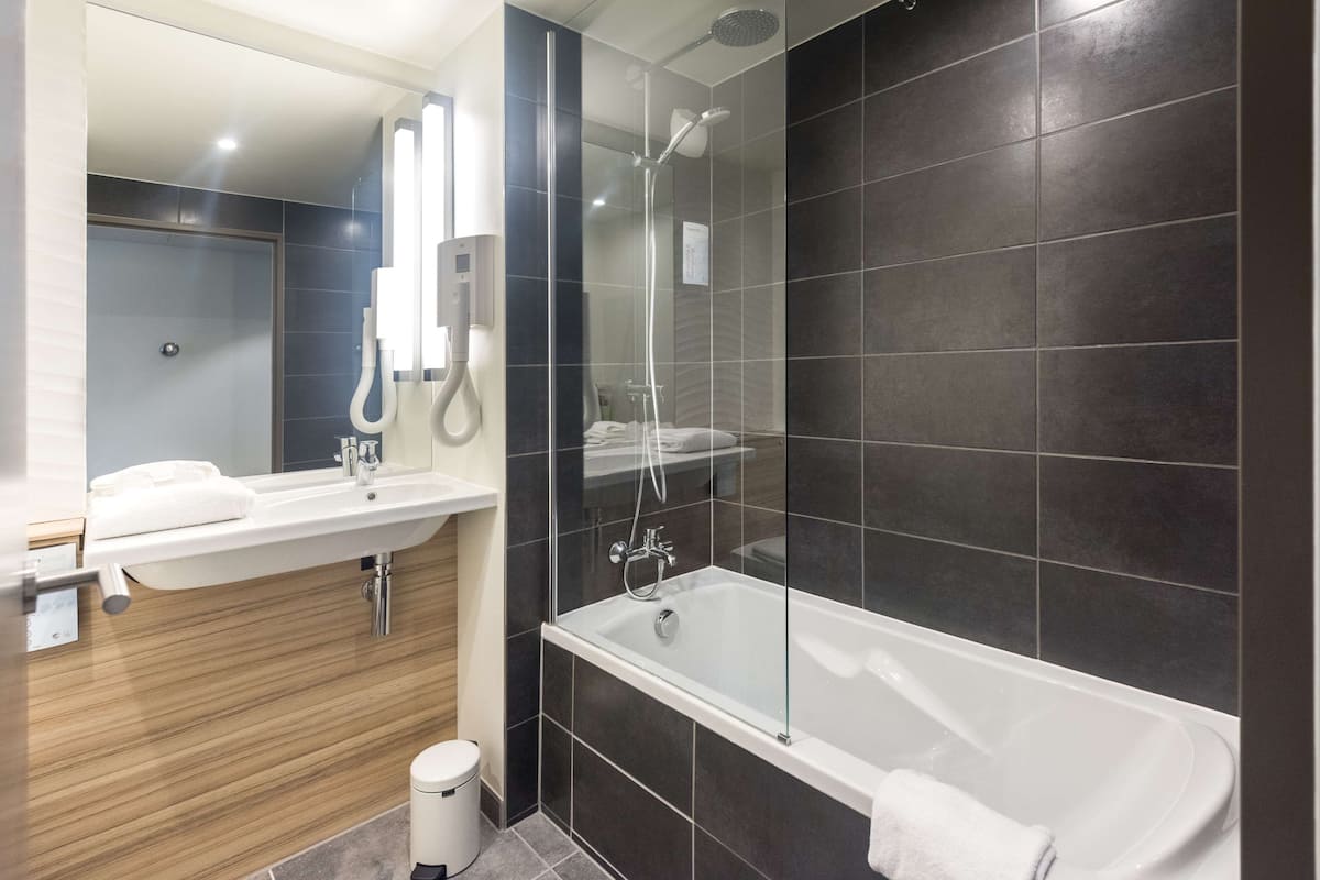 eco-friendly toiletries, hair dryer, towels