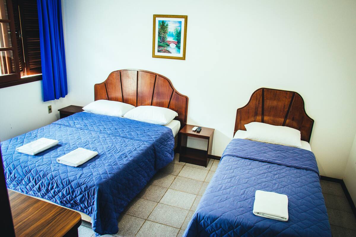 Minibar, caja fuerte, wifi gratis y ropa de cama