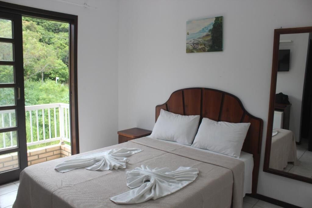 minibar, in-room safe, free wifi, bed sheets