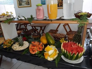 Phục vụ bữa trưa và bữa tối, món ăn Brazil 