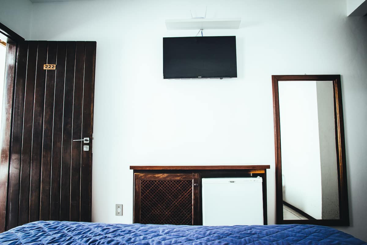 Een minibar, een kluis op de kamer, gratis wifi, beddengoed