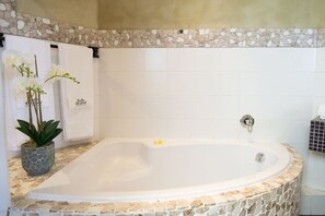 Family Room, 2 Bedrooms | Bathroom