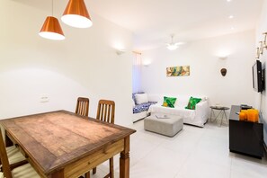 تناول الطعام داخل الغرفة