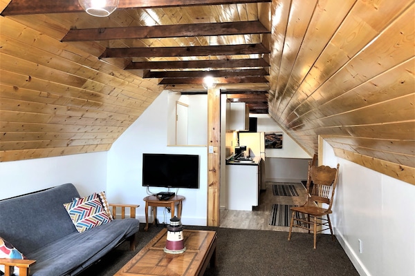 Loft, 2 Queen Beds, Non-Pet Friendly | Living room | 43-inch Smart TV with digital channels, TV