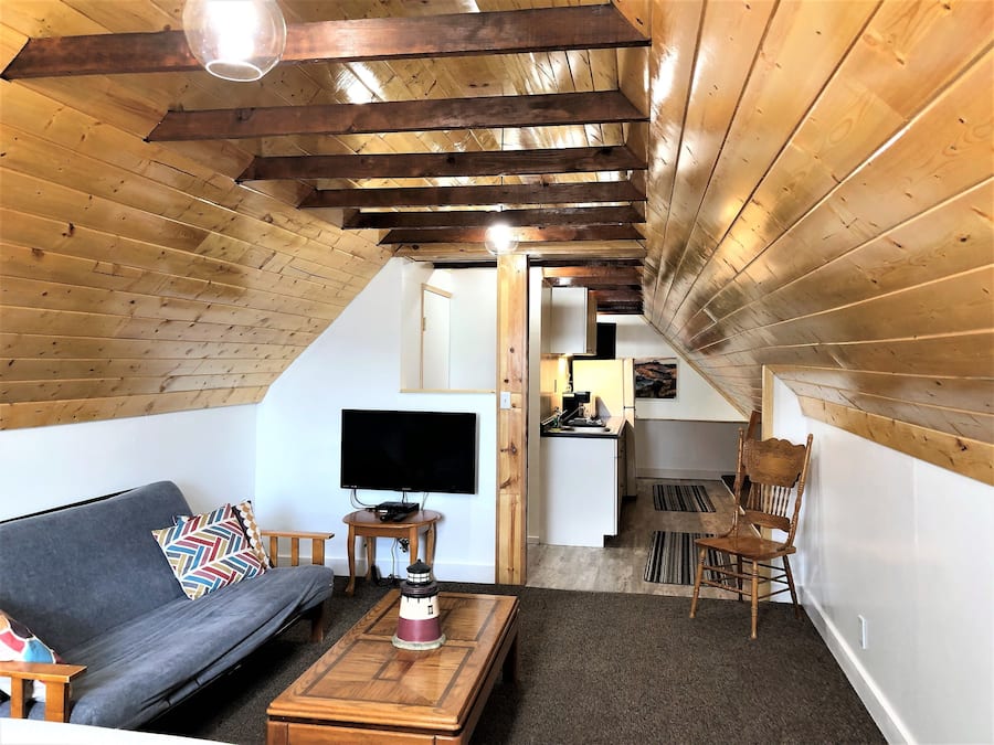 Loft, 2 Queen Beds | Living room