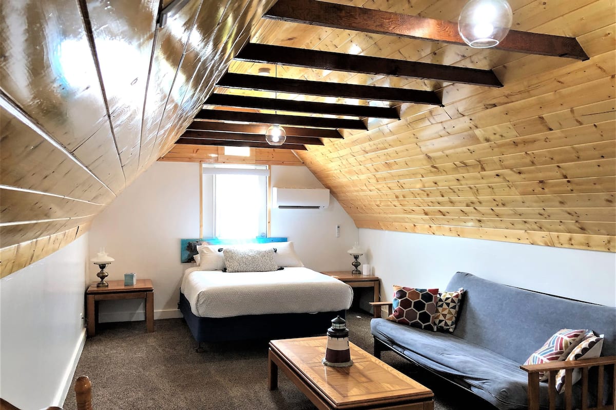 Loft, 2 Queen Beds, Non-Pet Friendly | Living room | 43-inch Smart TV with digital channels, TV