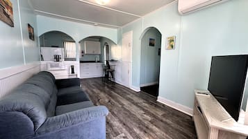 Premium-Ferienhaus, 2 Schlafzimmer | Daunenbettdecken, individuell dekoriert, individuell eingerichtet