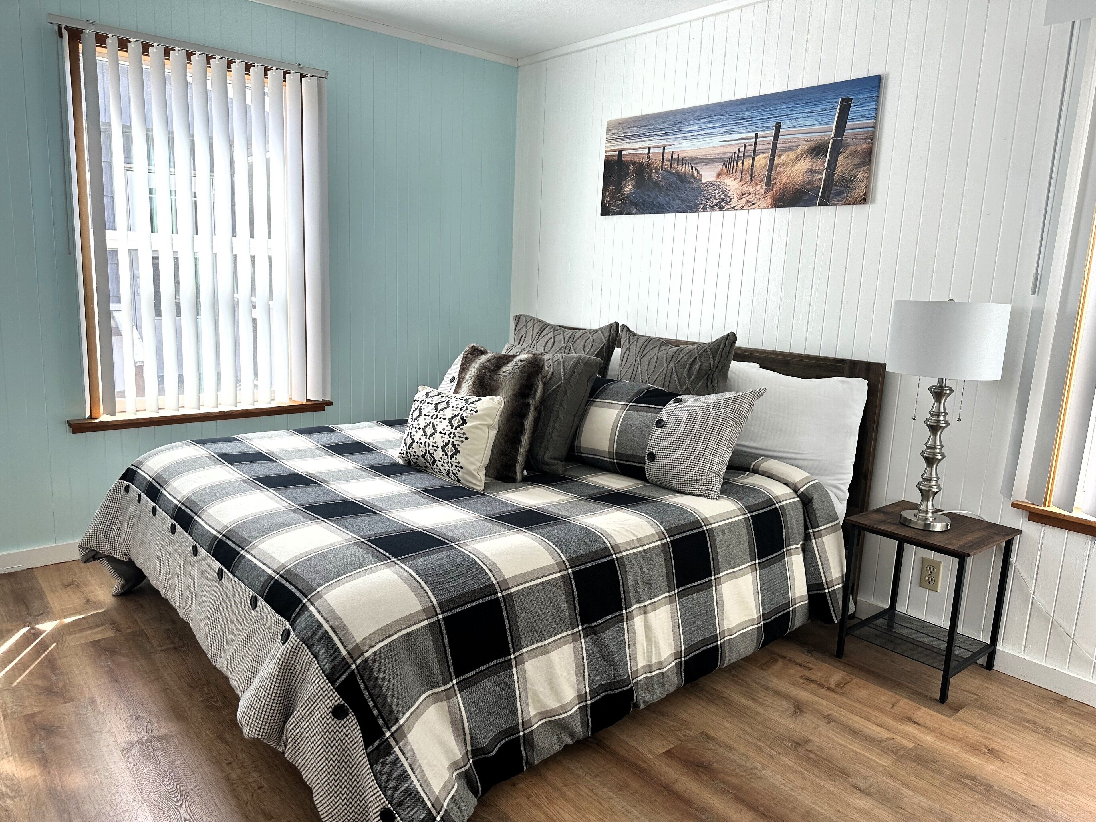 Mökki (Non Pet Friendly) | Untuvapeitot, yksilöllisesti sisustettu, yksilöllisesti kalustettu