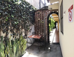 Terrace/patio - Hostal Antigua - Hostel (Antigua Guatemala)