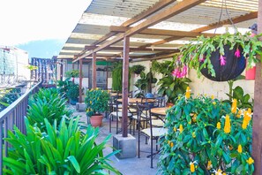 Terrace/patio - Hostal Antigua - Hostel (Antigua Guatemala)