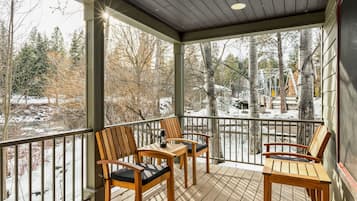 Deluxe River Cottages (202162546) | Terrace/patio