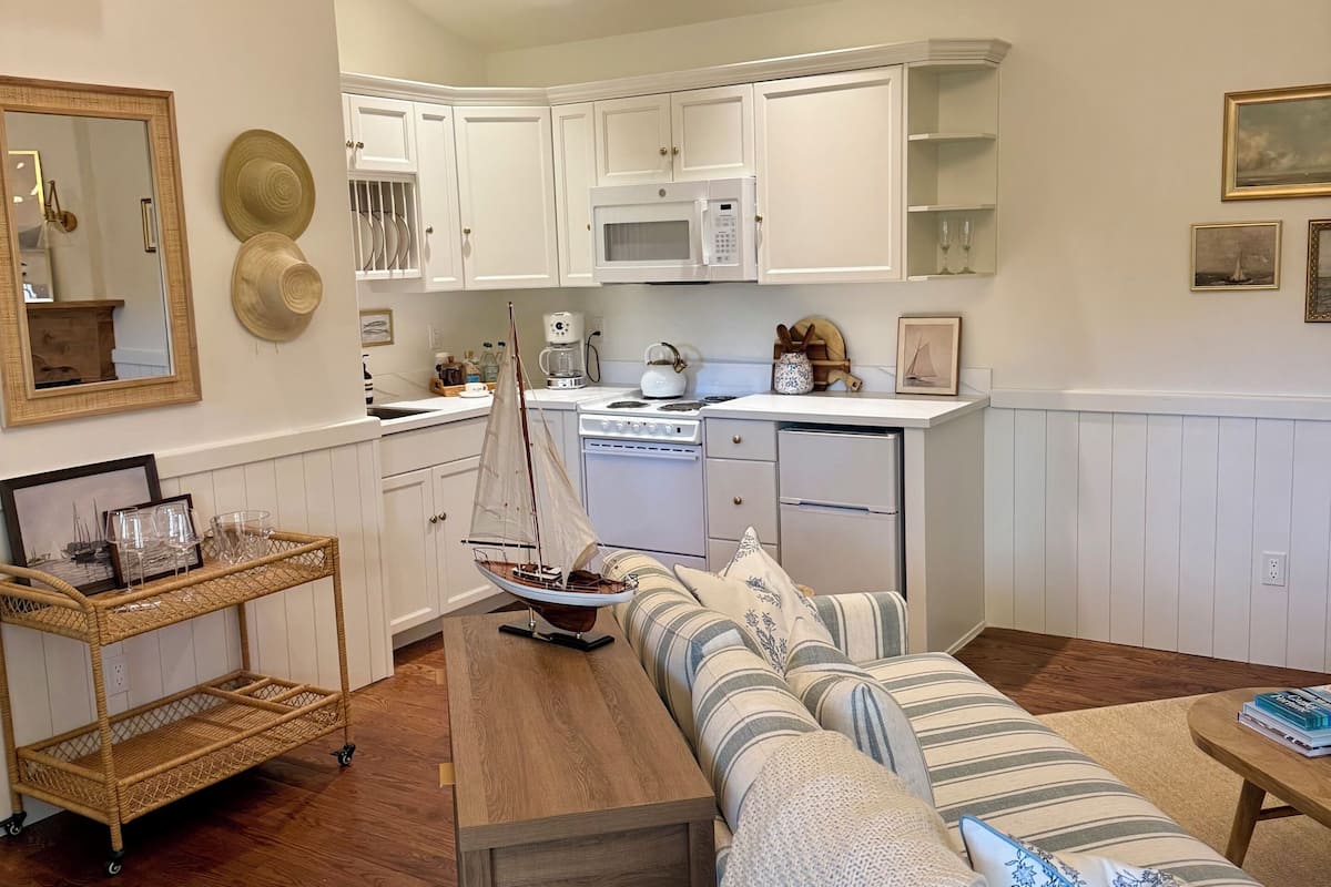 Lake House Cottage | Living area | Flat-screen TV, fireplace