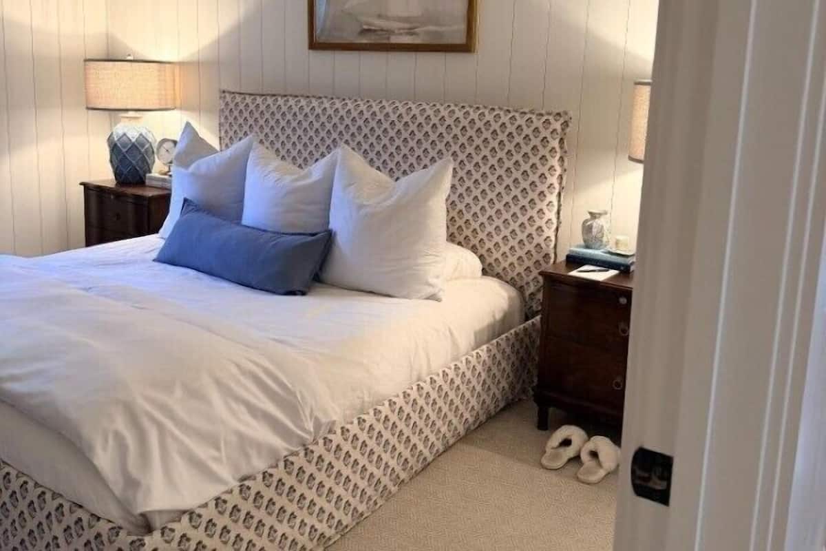 Flathead Deluxe Cottage | 1 bedroom, desk, iron/ironing board, free WiFi