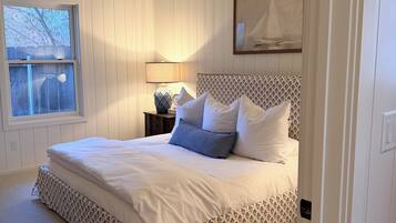 King Suite #7 | 1 bedroom, desk, iron/ironing board, free WiFi