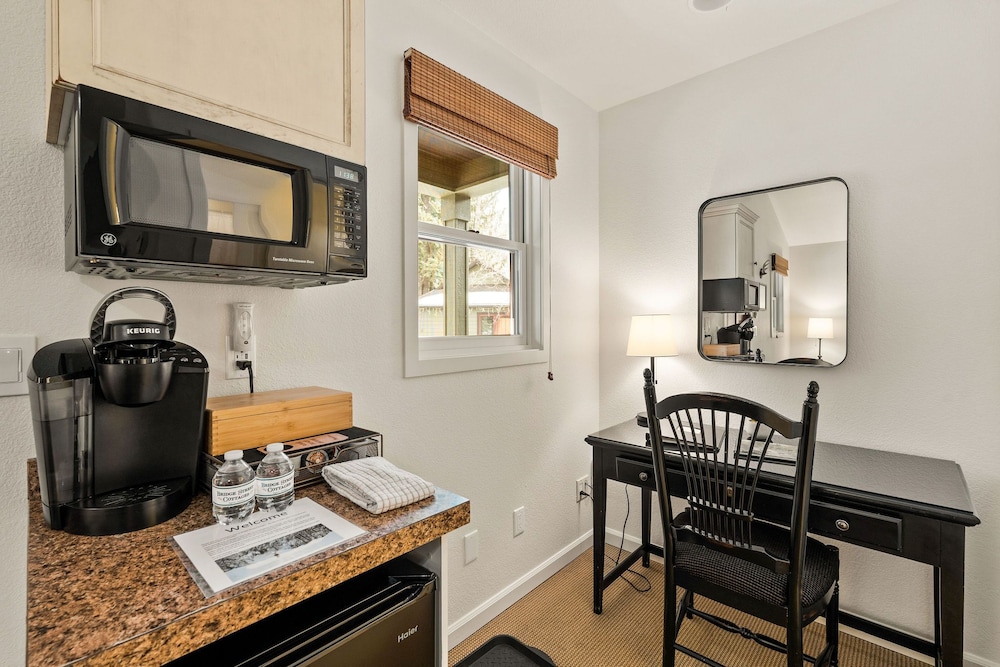 Bridge Street Cottages by null