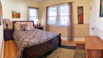 Deluxe House, 5 Bedrooms, Hot Tub | 1 bedroom, premium bedding, Tempur-Pedic beds, desk