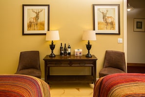 Room, Private Bathroom (#6 Opi's) | Premium bedding, iron/ironing board, free WiFi, bed sheets - The Victoria Inn (Murphys)