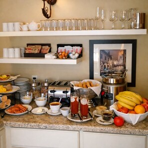 Free daily continental breakfast - The Victoria Inn (Murphys)