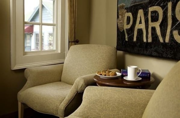 Room, Private Bathroom (#9 Sycamore) | Premium bedding, iron/ironing board, WiFi (free), bed sheets - The Victoria Inn (Murphys)
