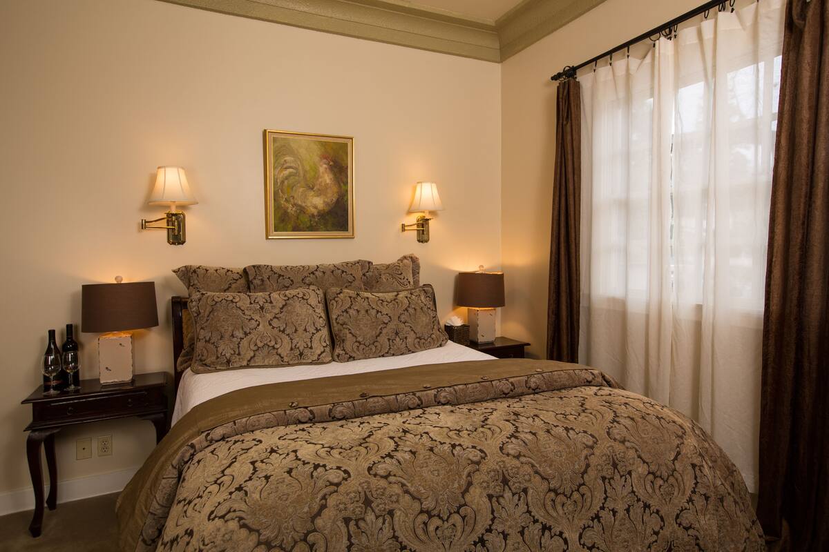 Room, Private Bathroom (#8 Skyview)