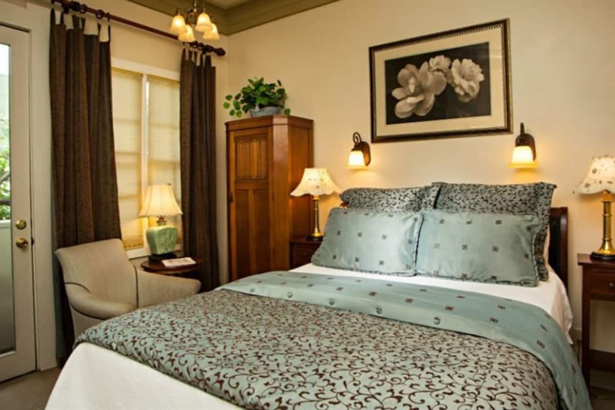 Ropa de cama de alta calidad y tabla de planchar con plancha