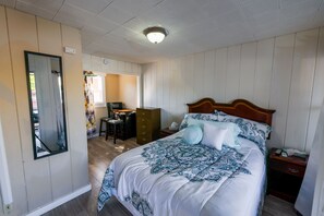Standard Room, 1 Queen Bed | Free wired internet, bed sheets