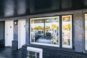 Front of property - Cottage Inn (La Grande)