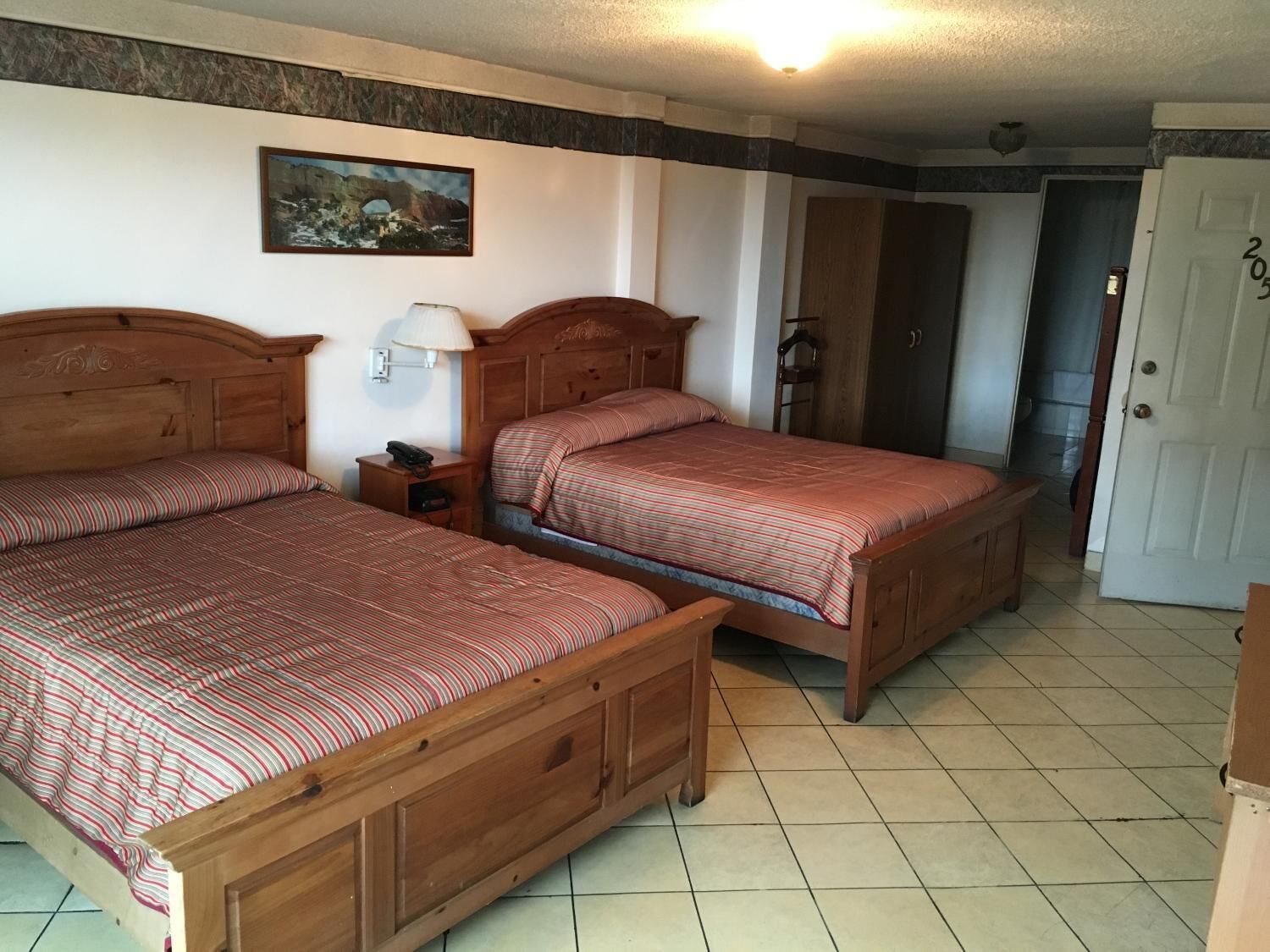 ตู้นิรภัยในห้องพัก, โต๊ะทำงาน, Wi-Fi ฟรี, ผ้าปูที่นอน