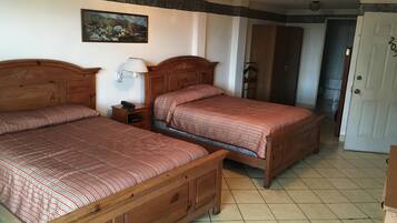 Värdeförvaringsskåp på rummet, skrivbord, gratis wi-fi och sängkläder